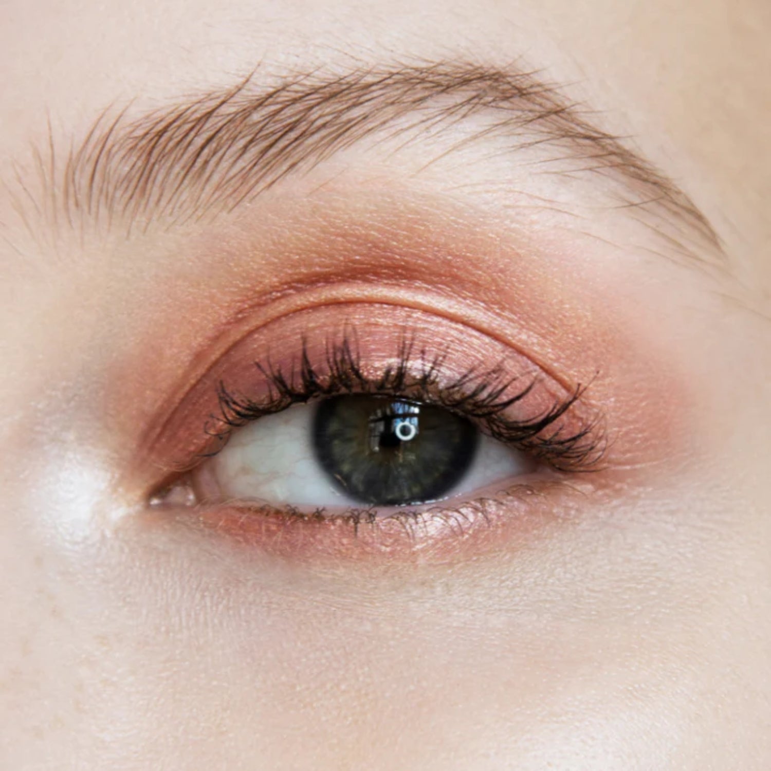 Should You Apply Eyeshadow or Eyeliner First? A Step-by-Step Guide